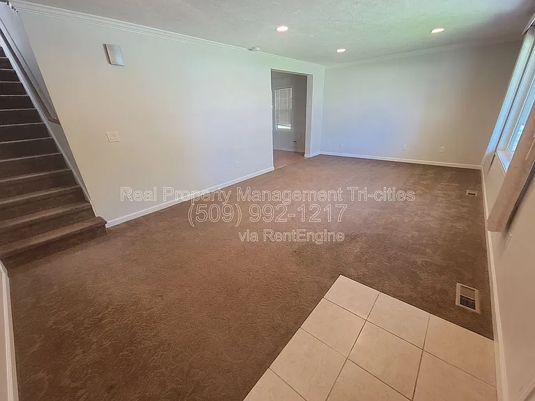 414 Douglass Ave — Photo 2