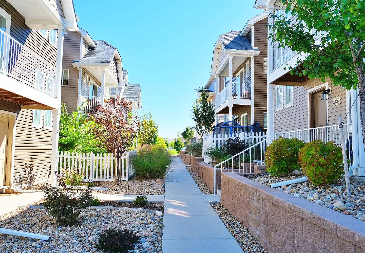 4 bed, 3.0 bath, 1701 sqft, $2,750 — Photo 3