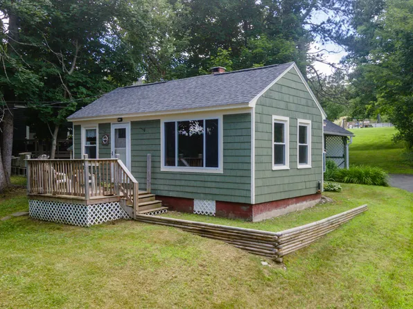 7 Old Western Avenue, Winthrop, ME 04364