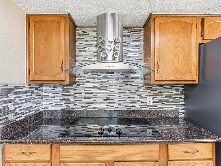 21431 Park Bend Dr — Photo 10