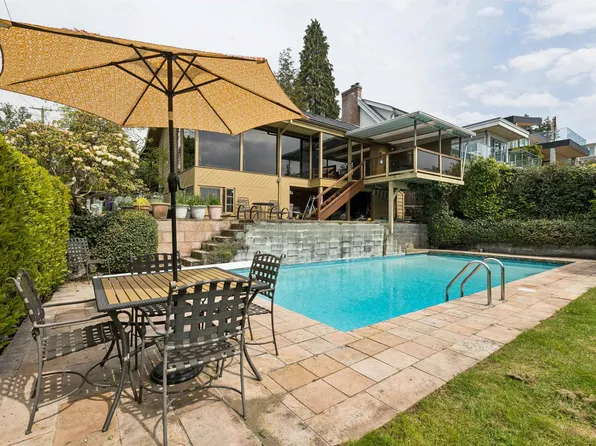 1092 Duchess Ave, West Vancouver, BC V7T 1G9
