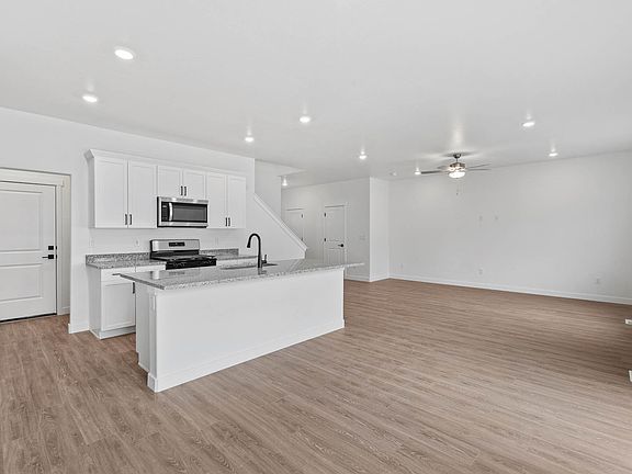 5th image of 7283 Slick Rock Way N