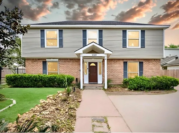 11319 Briar Forest Dr, Houston, TX 77077