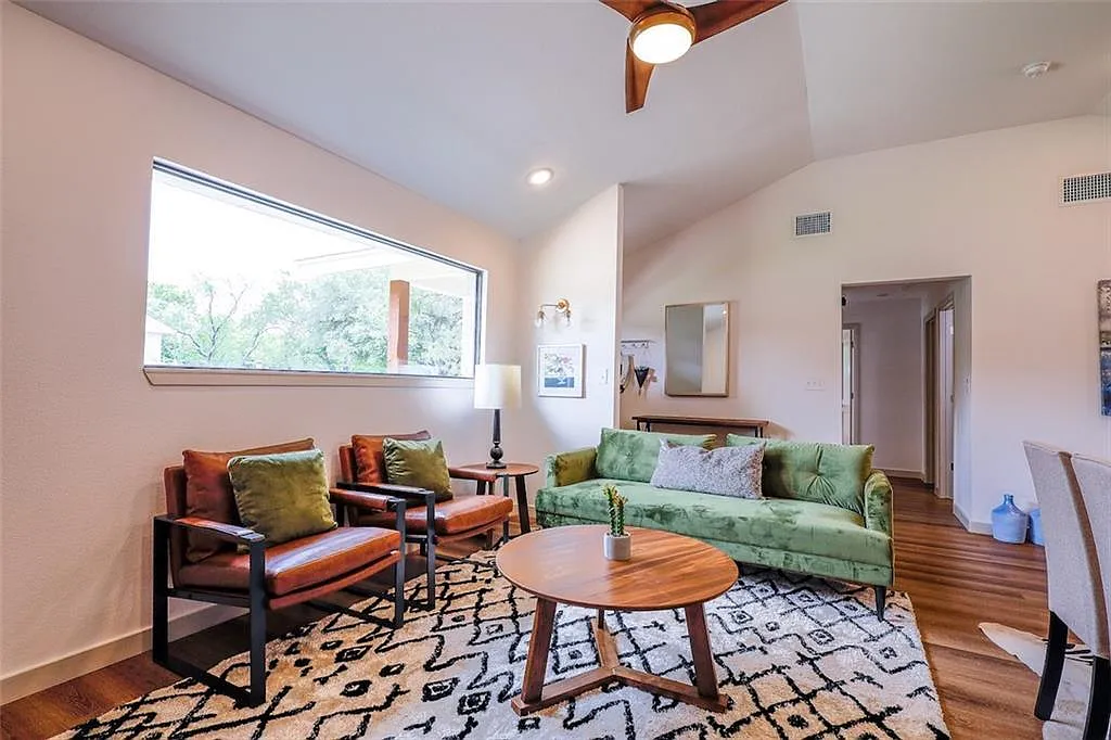 3 bed, 1.5 bath, 1202 sqft, $2,775 — Photo 3