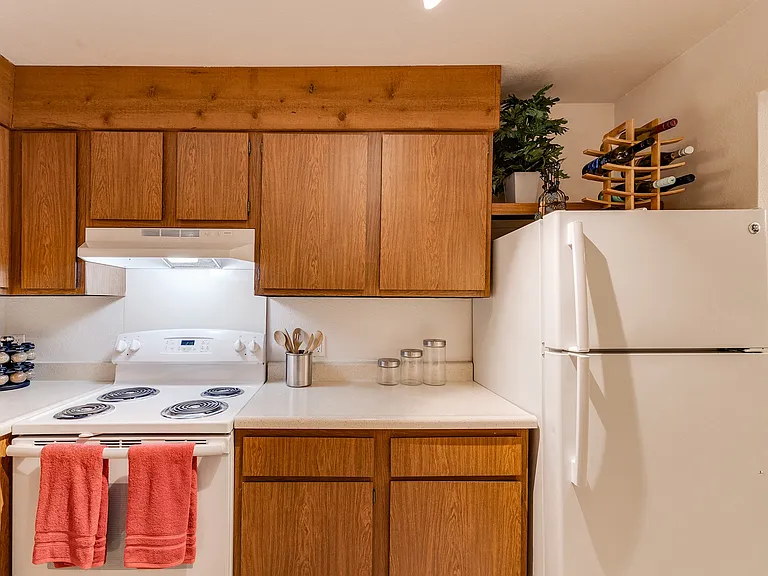Willow Creek Apartments — Photo 16
