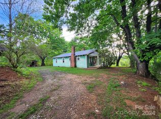 3 Sampson Pl, Leicester, NC 28748