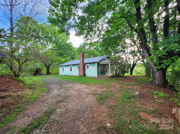 3 Sampson Pl, Leicester, NC 28748