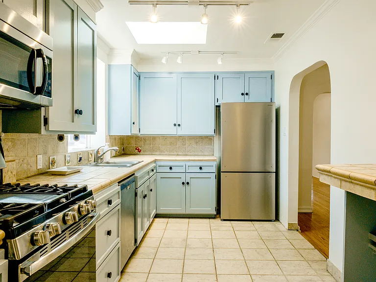 5518 Denny Ave — Photo 4