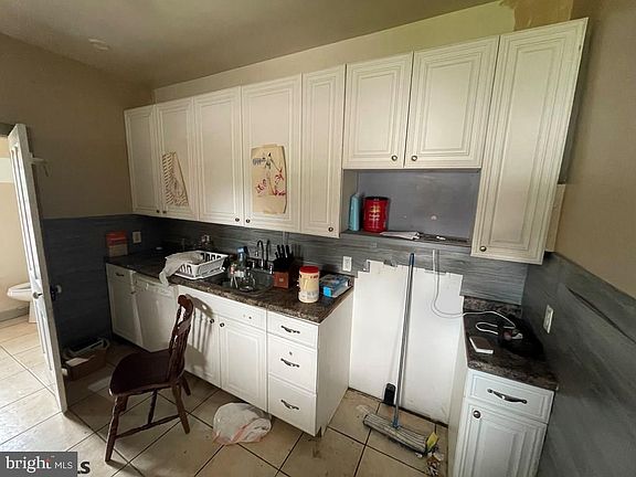 4th image of 426 E Logan St #424