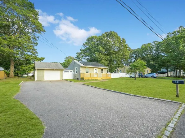 43 Holly Lane, Shirley, NY 11967