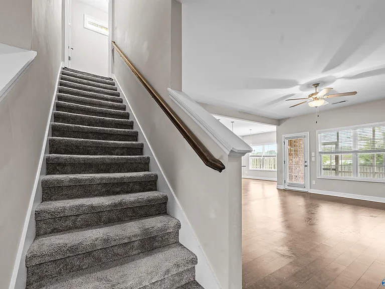 104 Erskin Parcus Dr — Photo 36