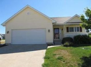 6653 Ocean Blvd, Bettendorf, IA 52722