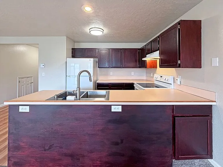 780 Cloverleaf Loop — Photo 4