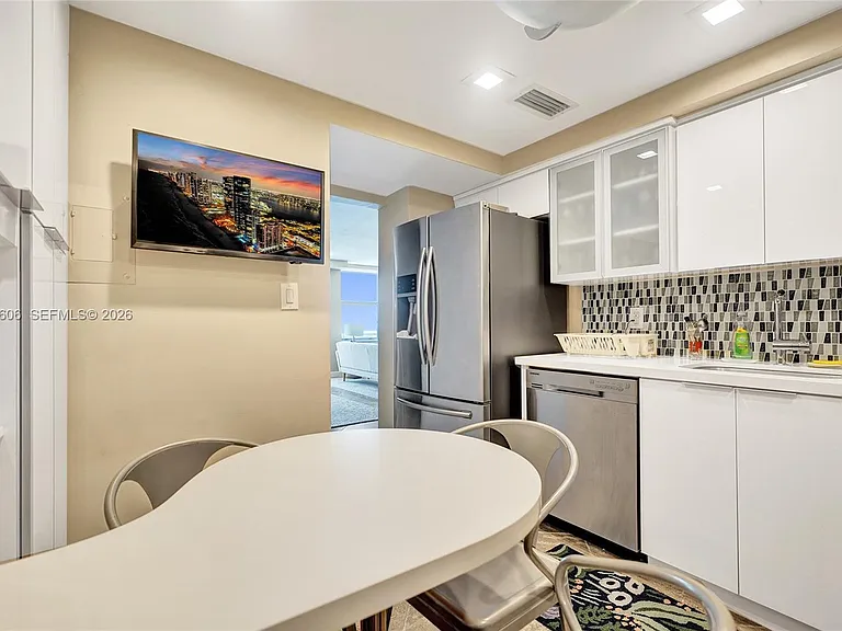 9225 Collins Ave #1402 — Photo 6