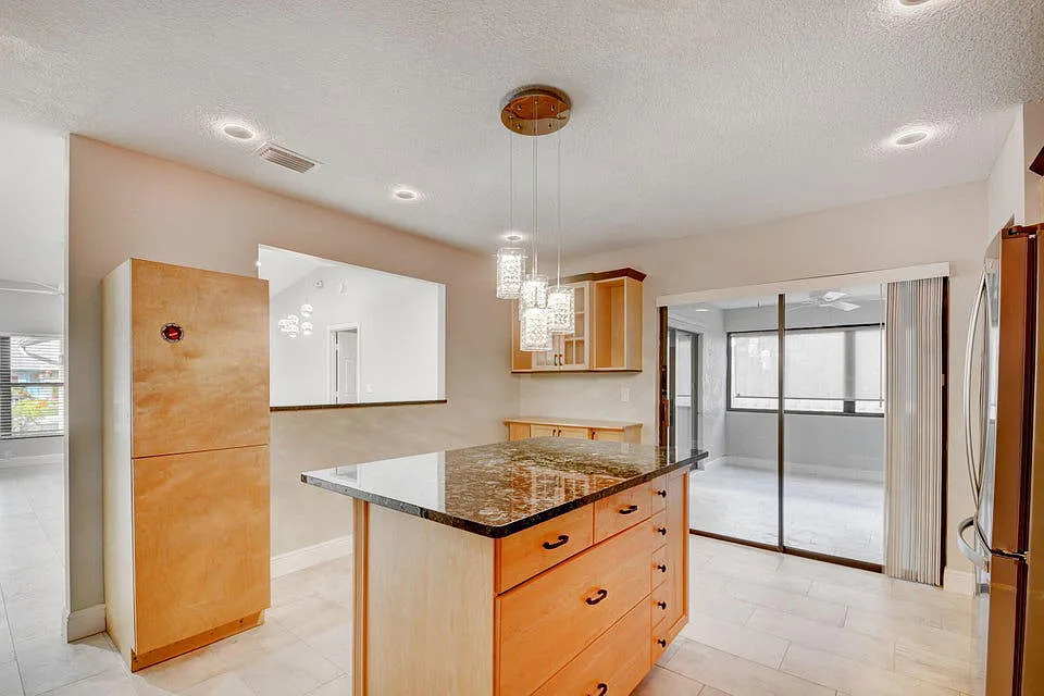 3 bed, 2.0 bath, $3,500 — Photo 2