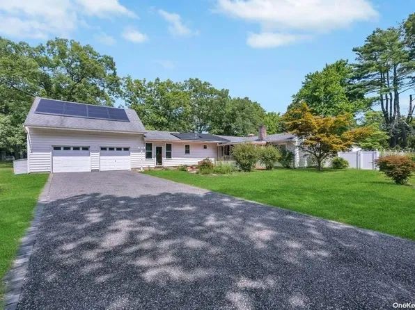10 Karls Road, Yaphank, NY 11980