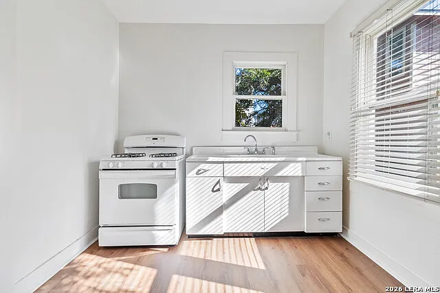 749 E Ashby Pl — Photo 11
