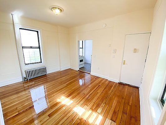 4th image of 680 Melrose Ave APT 4S