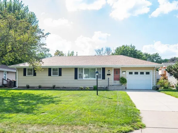 948 Main St S, Shakopee, MN 55379