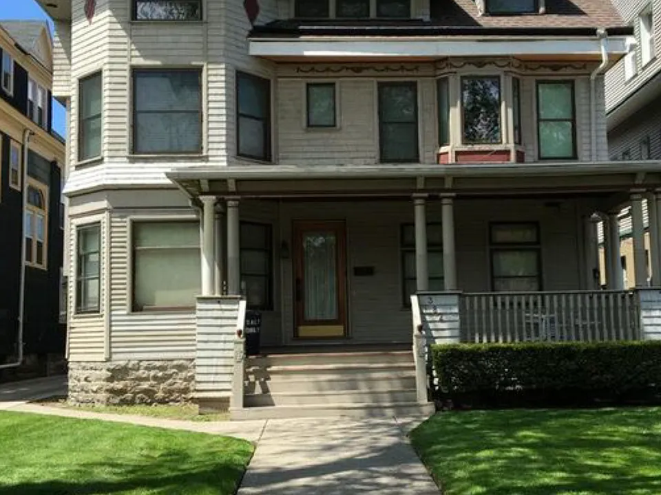 382 Elmwood Ave #3