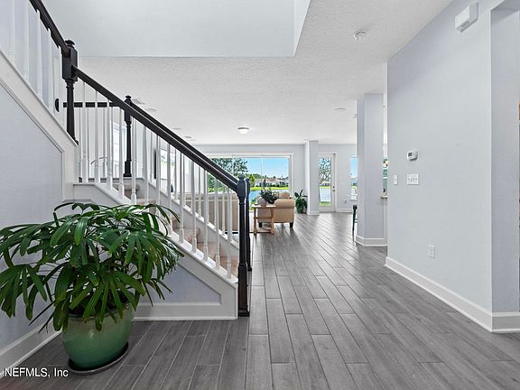4th image of 393 VISTA LAKE Circle