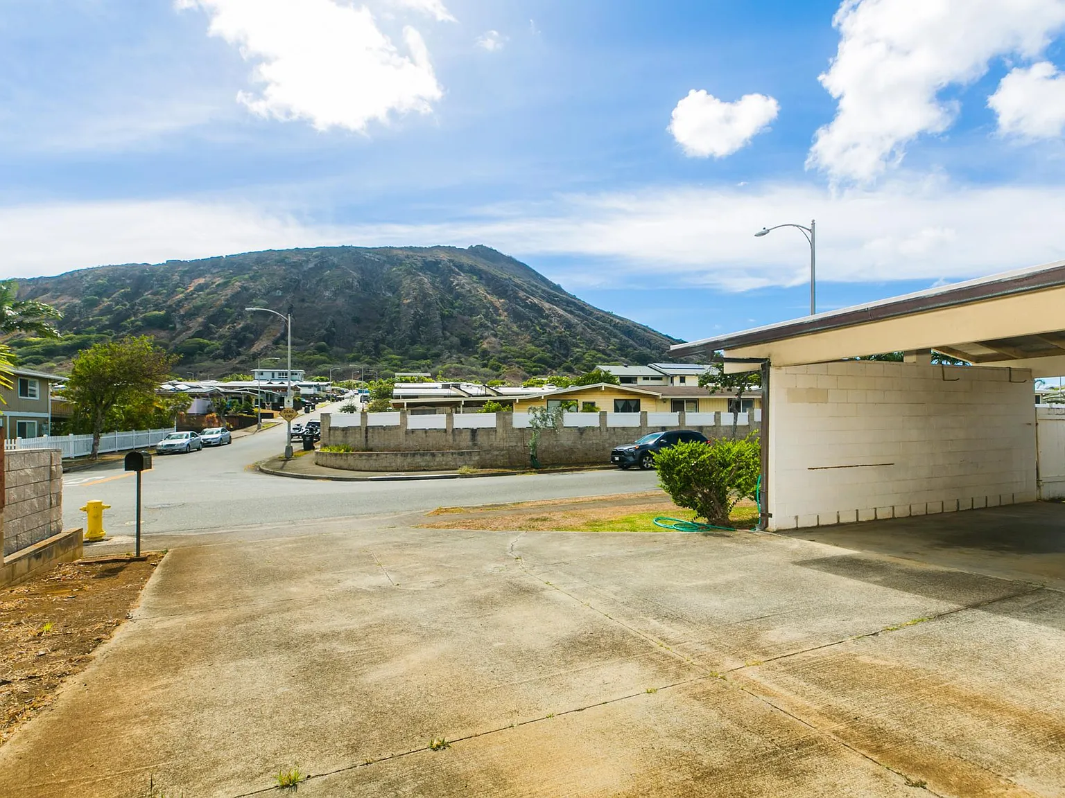 3 bed, 1.5 bath, 1517 sqft, $4,000 — Photo 2