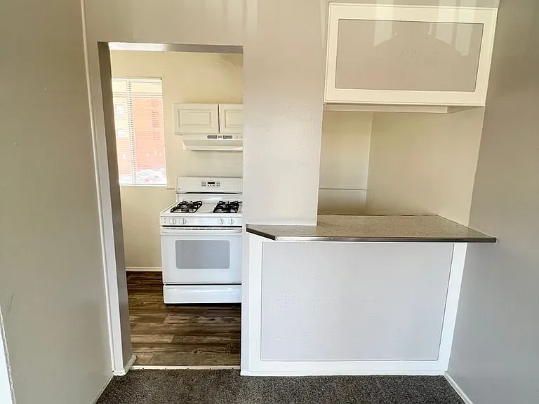 920 N Avalon Pl — Photo 4