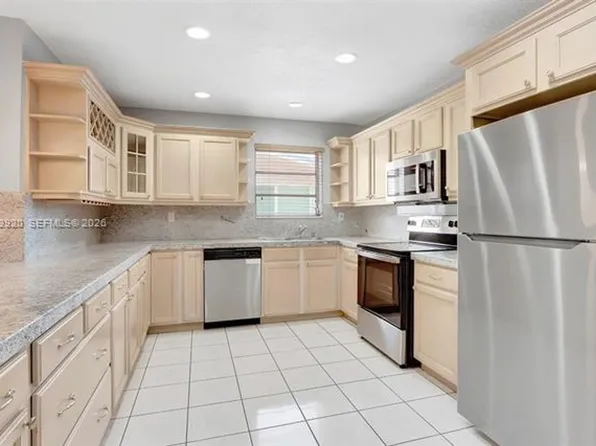 2476 SW 17th St, Miami, FL 33145