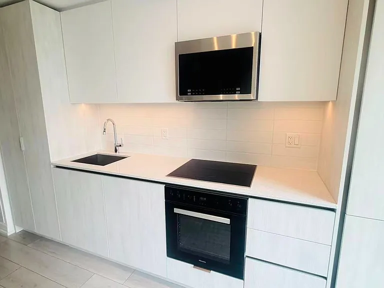 400 King St W #1516 — Photo 9