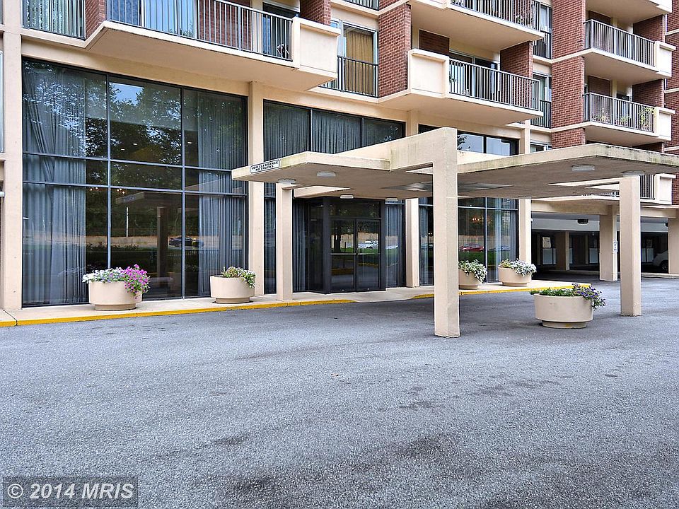 1st image of 1300 Army Navy Dr APT 615