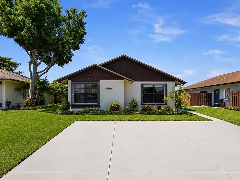 5330 Mendoza St — Photo 1