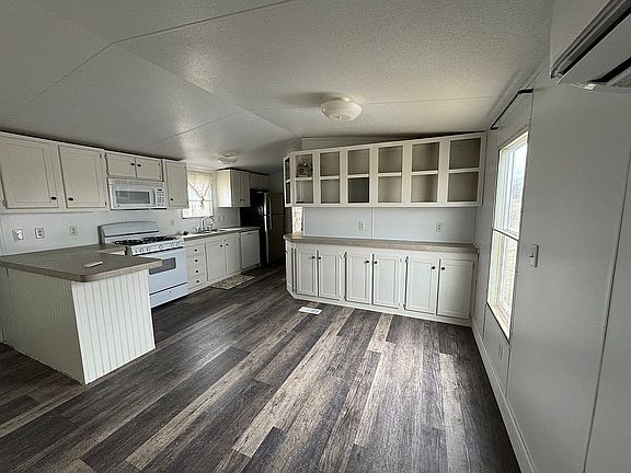 3rd image of 2066 County Road 1420