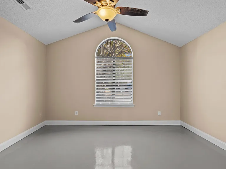 1160 Shipyard Blvd — Photo 11
