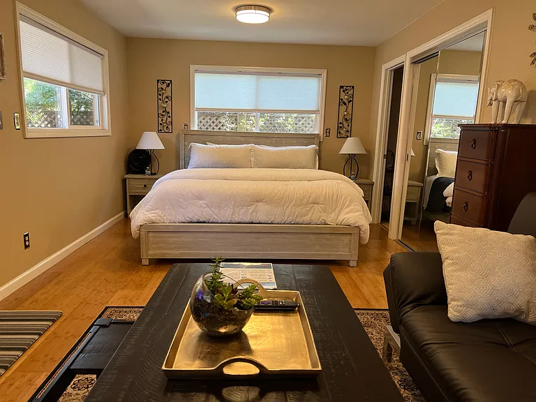Guest House King Bed