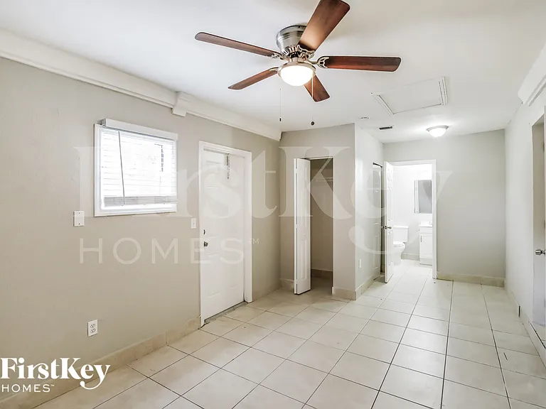 4951 SW 16th St — Photo 16