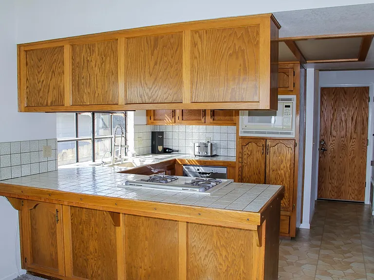 231 Coral Ct — Photo 18