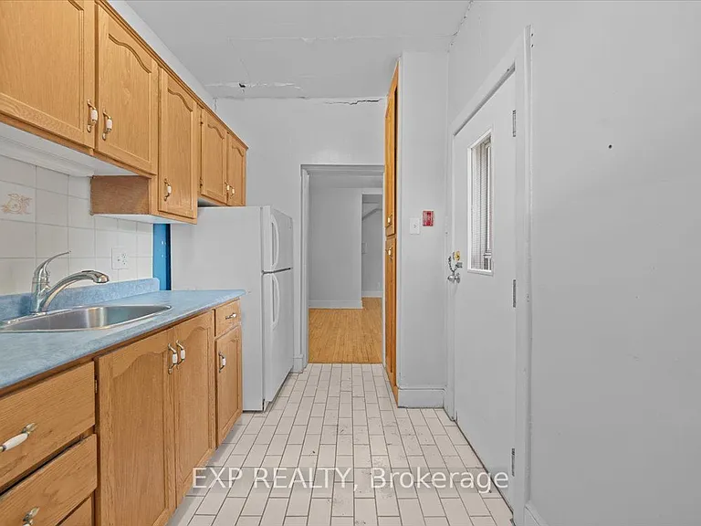 484 Gilmour St #1 — Photo 13