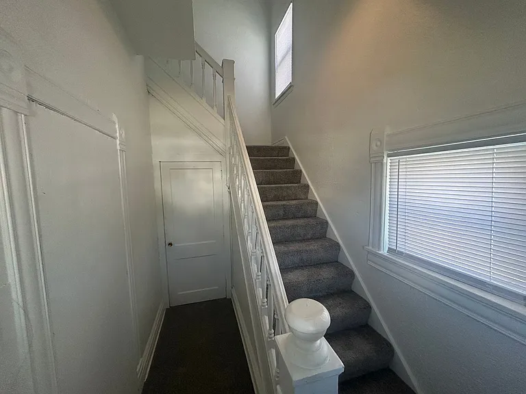 913 Avenue A — Photo 3