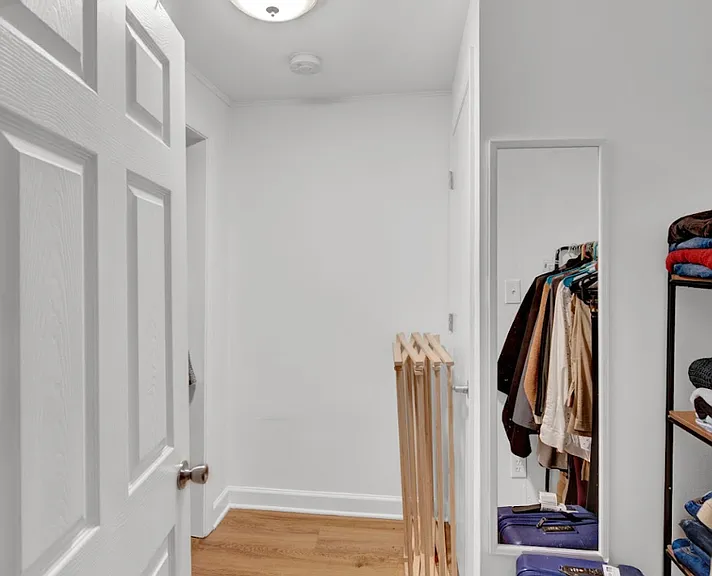 2642 N Marshfield Ave — Photo 39