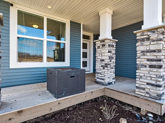 3rd image of 523 Lagrandeur Rd