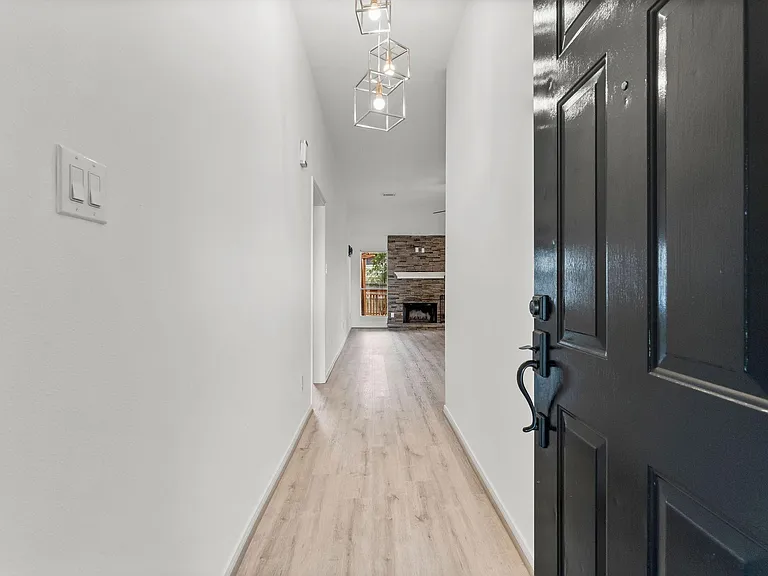 351 Fantasy Ln — Photo 2