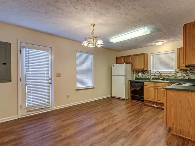 313 Drew Ln — Photo 4