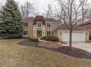 15731 Parkwood Ln, Strongsville, OH