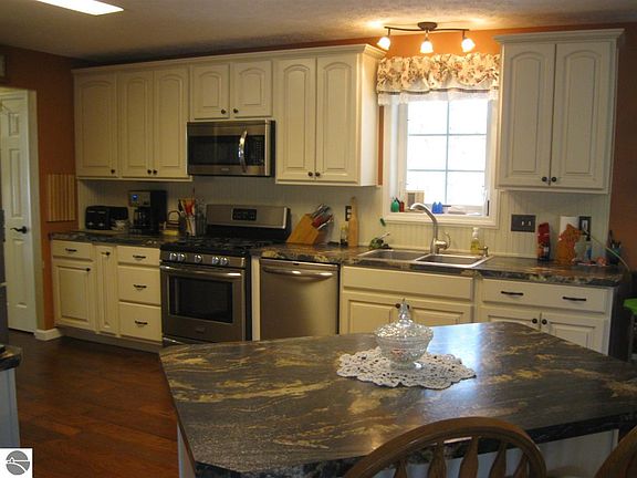 5th image of 2251 Lakes North Dr