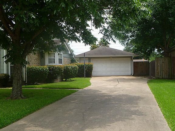 LOTS OF PARKING WITH THIS DOUBLE DRIVEWAY