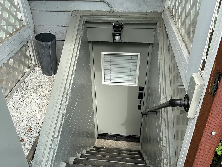 643 Thoma St #B — Photo 3