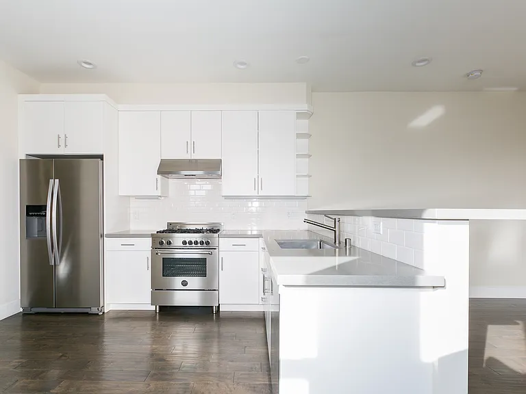 28-34 Highland Ave #30 — Photo 13