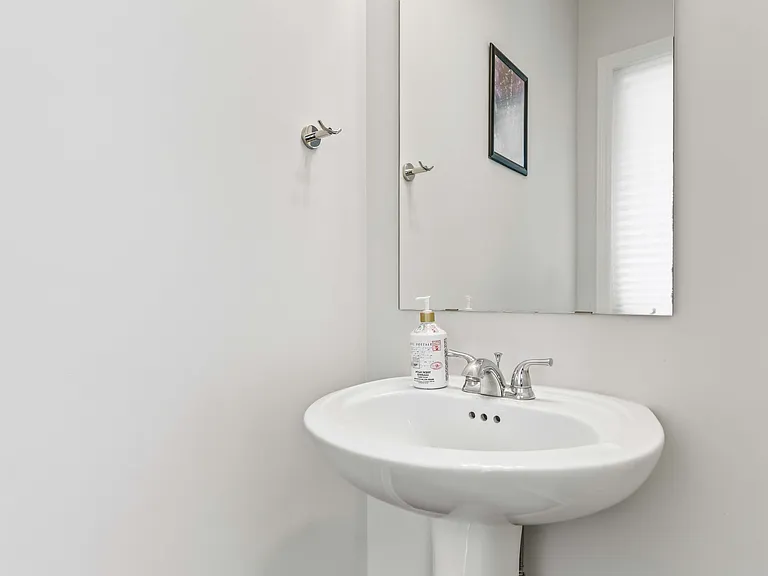 432 Meadowbreeze Dr — Photo 7