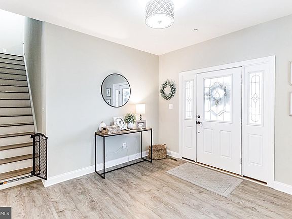 4th image of 46870 Anita Ct
