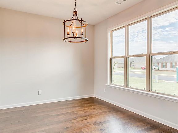 3rd image of 757 Charlemont Ln